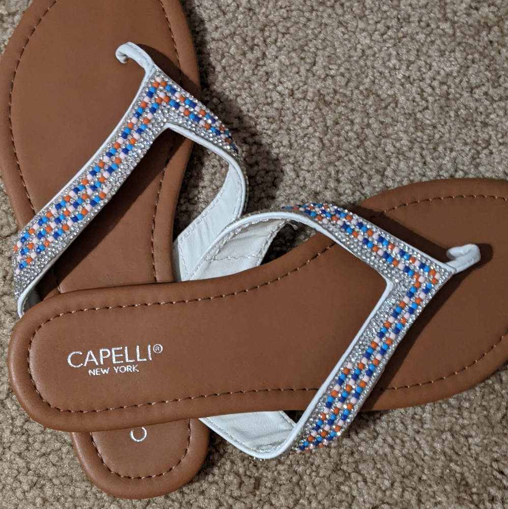 Capelli New York flip flops size six
